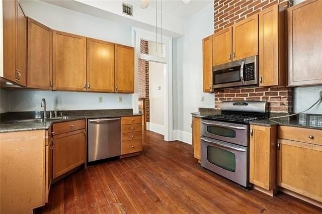 2044 Camp St - Photo 7 of 21