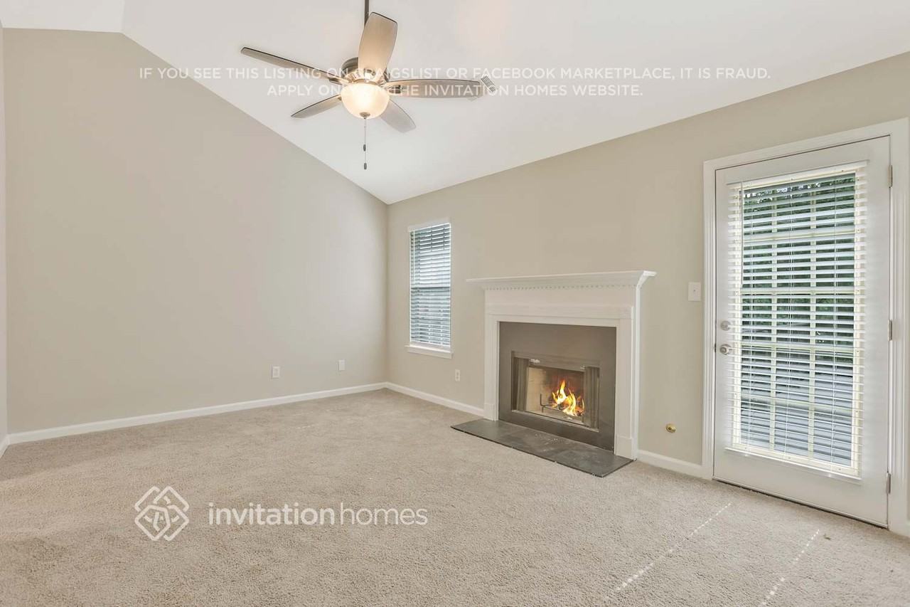 352 The Gables Dr - Photo 4 of 24
