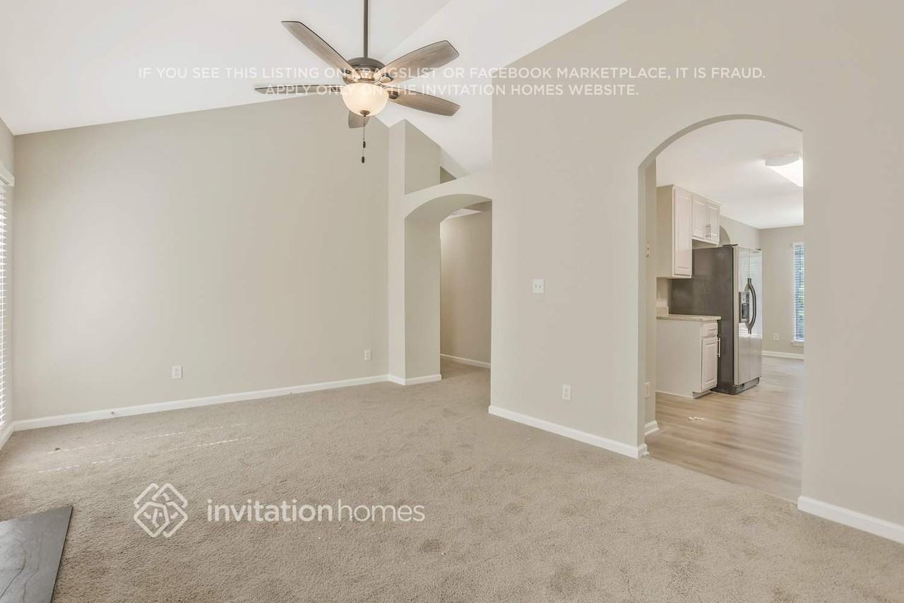 352 The Gables Dr - Photo 5 of 24
