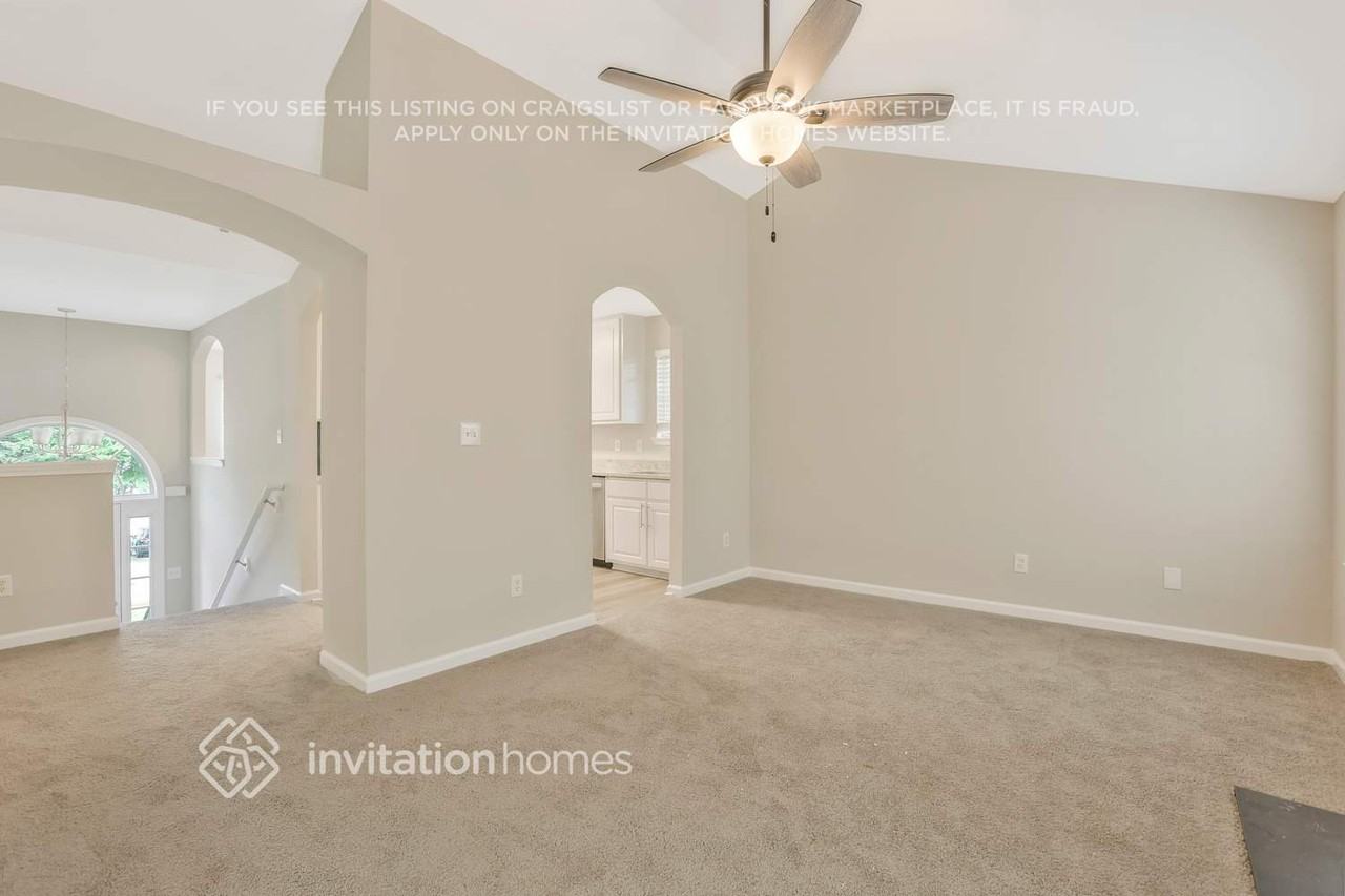 352 The Gables Dr - Photo 7 of 24