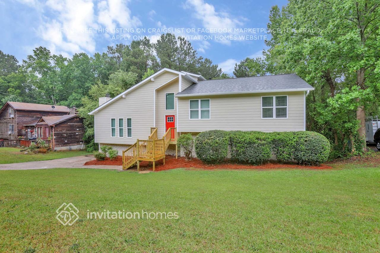 2335 Ambassador Dr - Photo 2 of 25