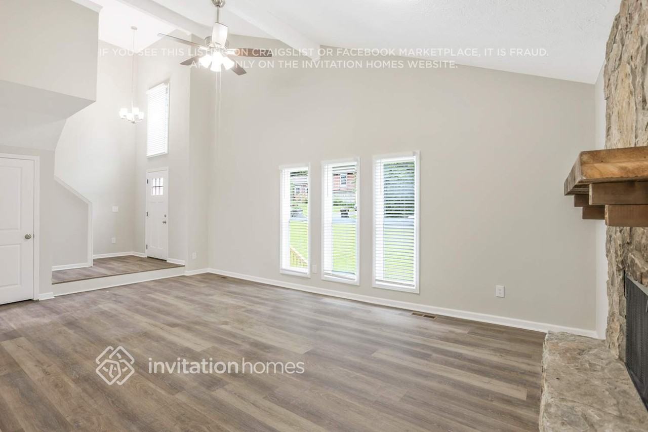 2335 Ambassador Dr - Photo 3 of 25