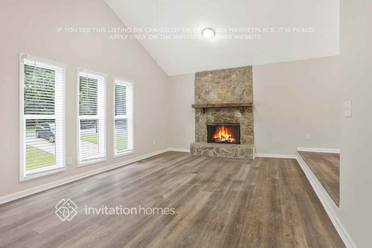 2335 Ambassador Dr - Photo 5 of 25