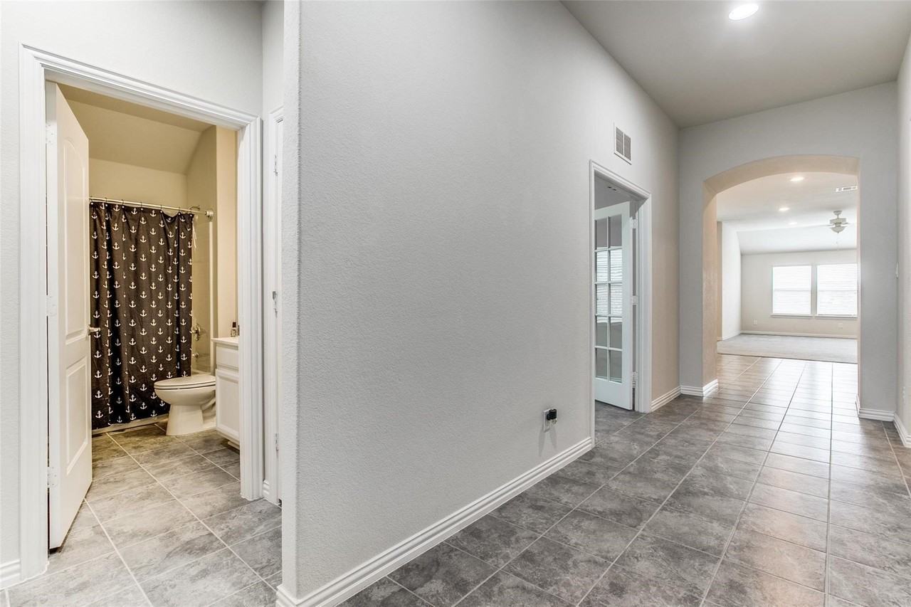3508 Westerly Ln - Photo 4 of 33