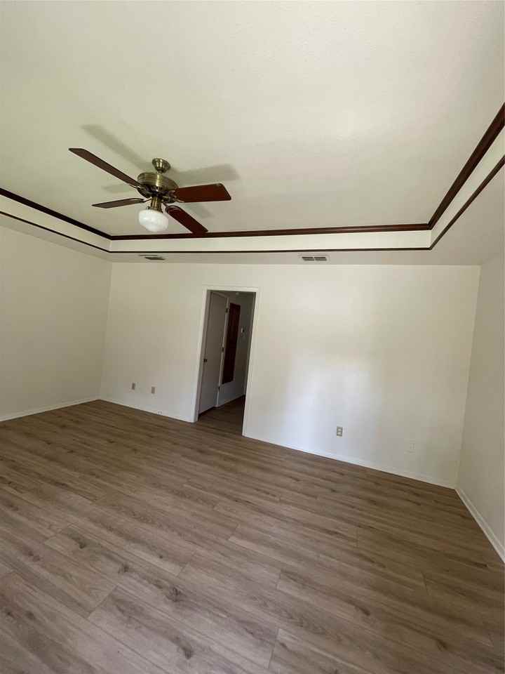 1501 W HOUSTON - Photo 2 of 6