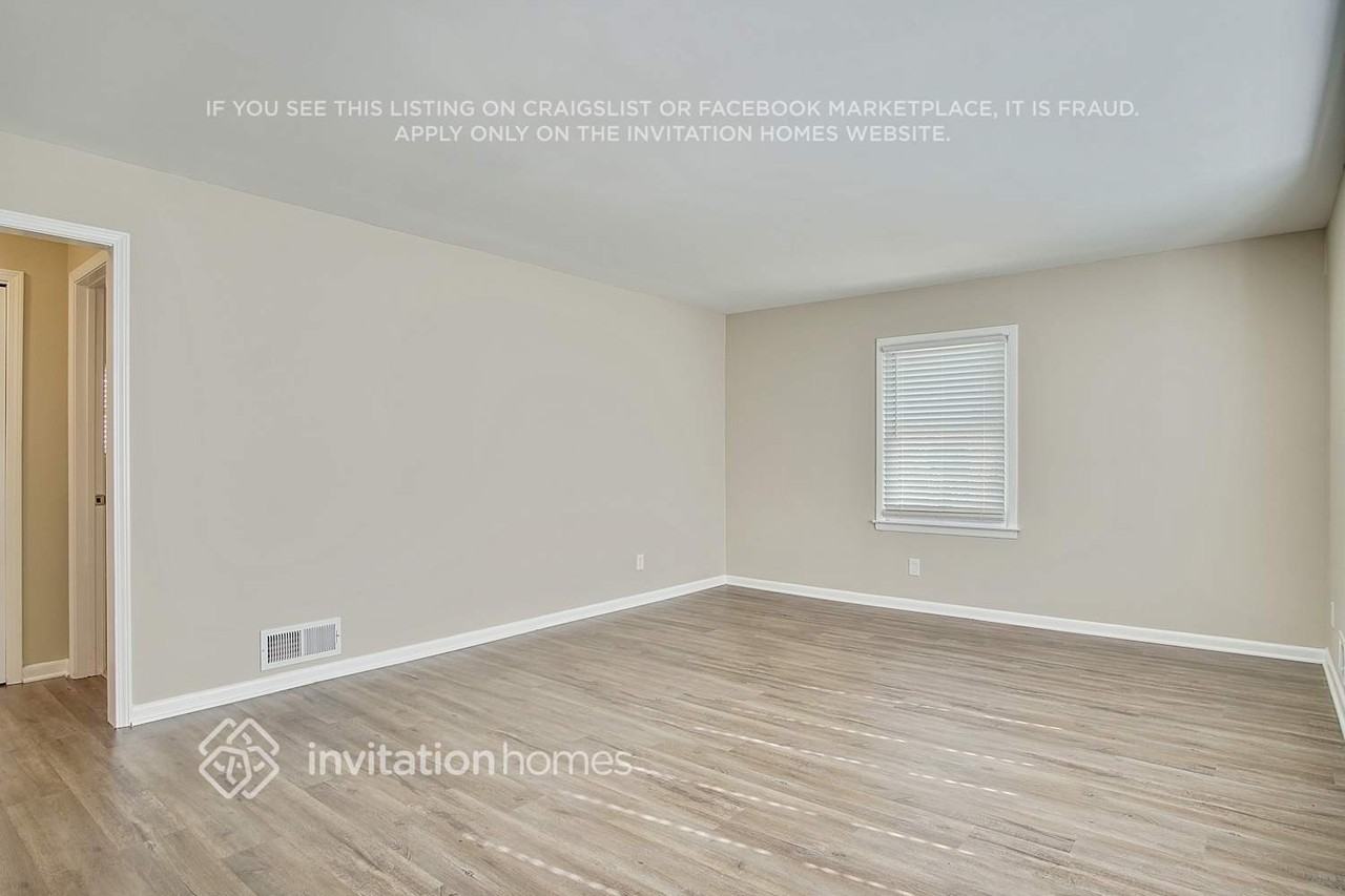 1690 Camperdown Cir - Photo 4 of 30