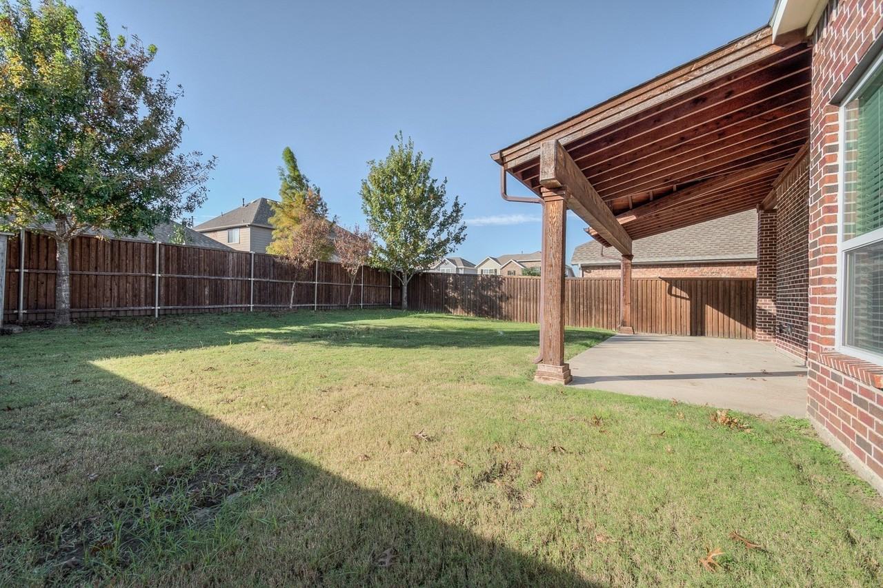 4904 Derbyshire Dr - Photo 3 of 39