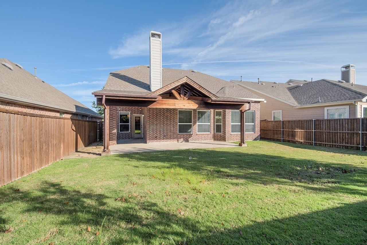 4904 Derbyshire Dr - Photo 4 of 39