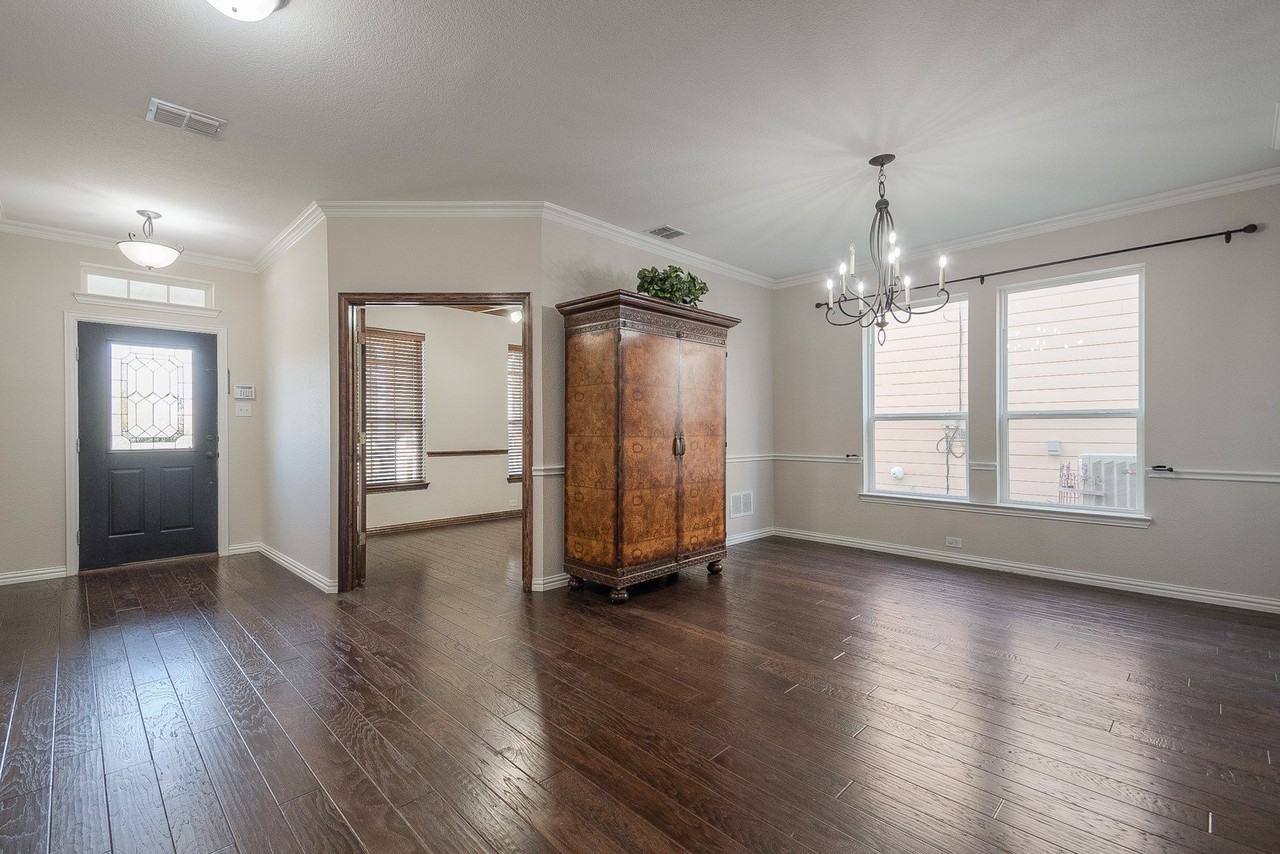 4904 Derbyshire Dr - Photo 6 of 39