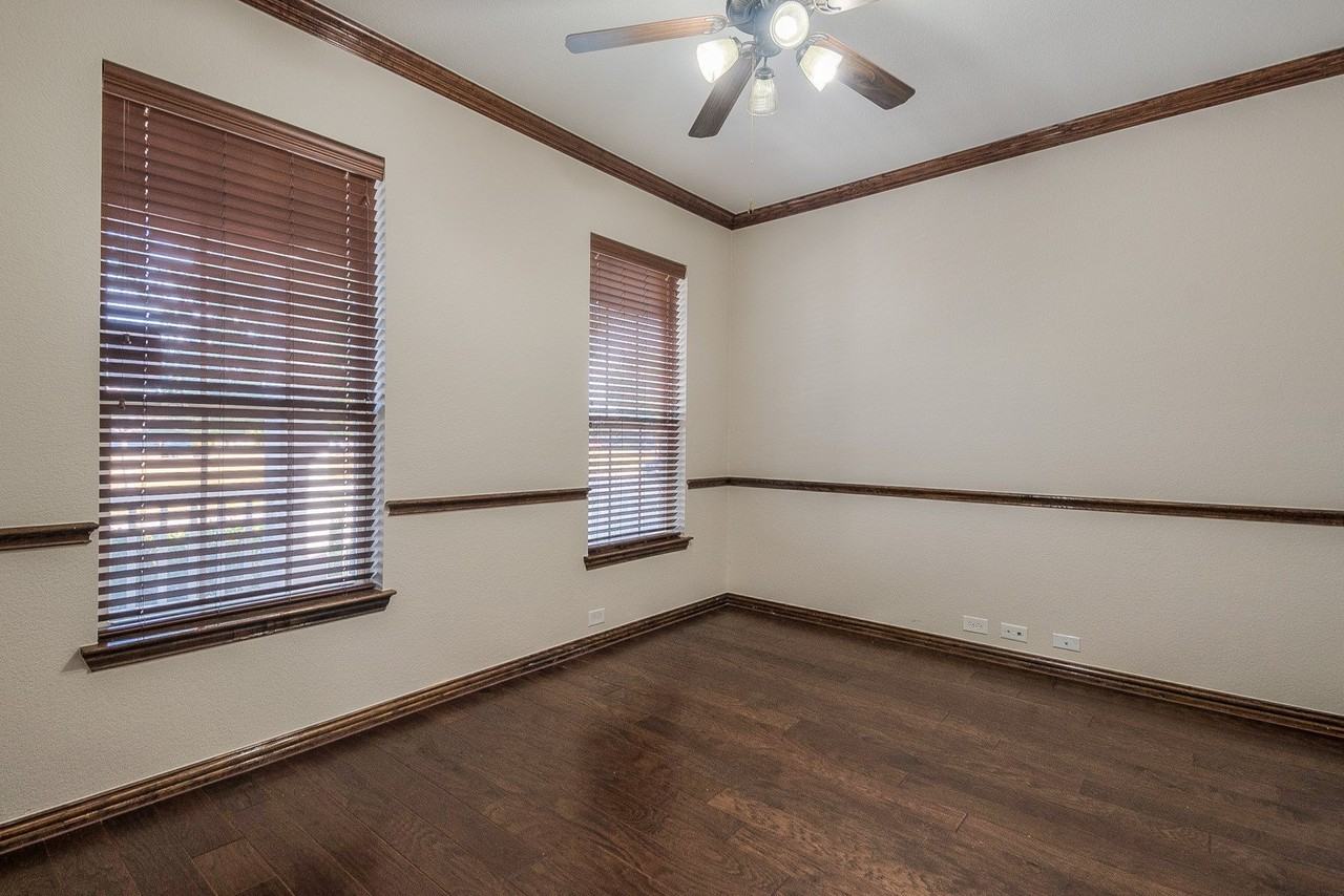 4904 Derbyshire Dr - Photo 7 of 39