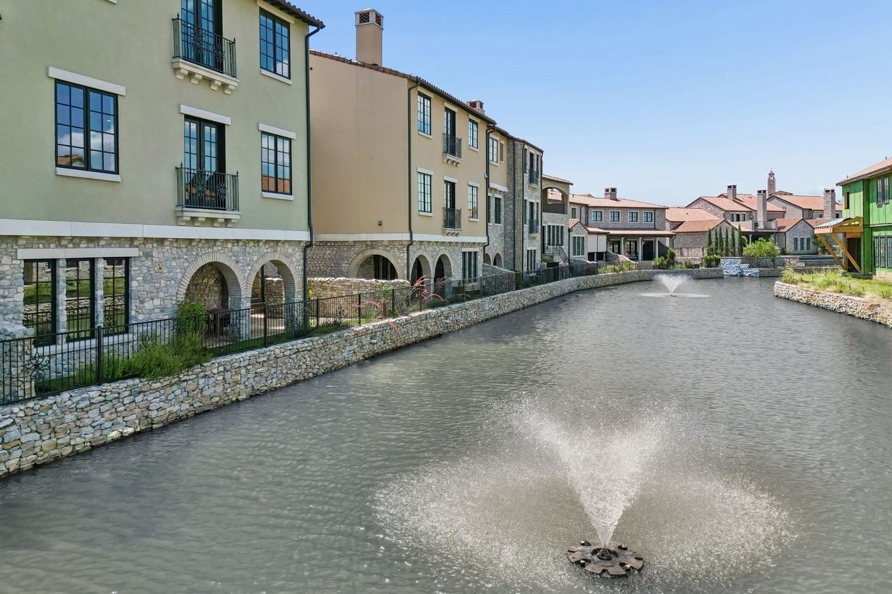 16 Comillas Dr - Photo 2 of 39