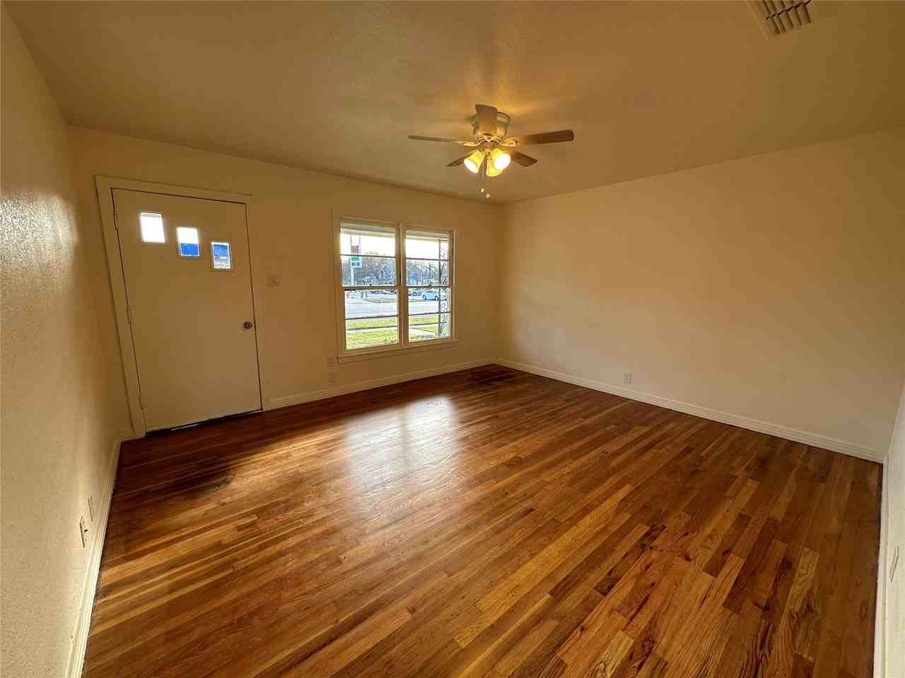 315 W Main St - Photo 4 of 17