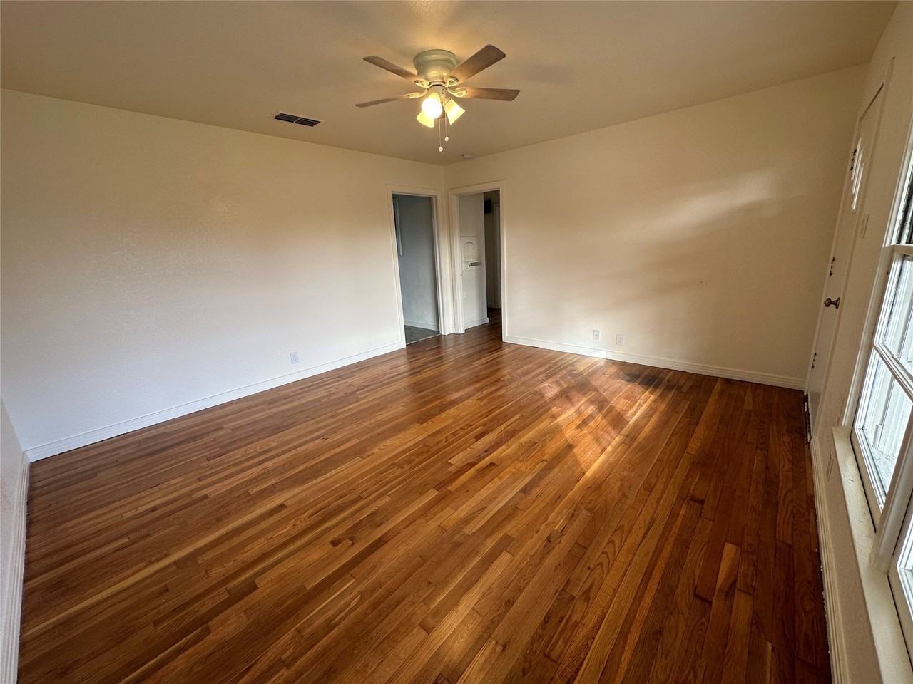 315 W Main St - Photo 5 of 17
