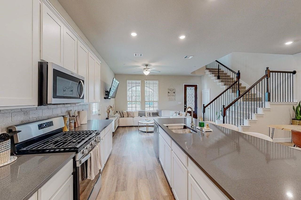 7524 Redondo Dr - Photo 4 of 38