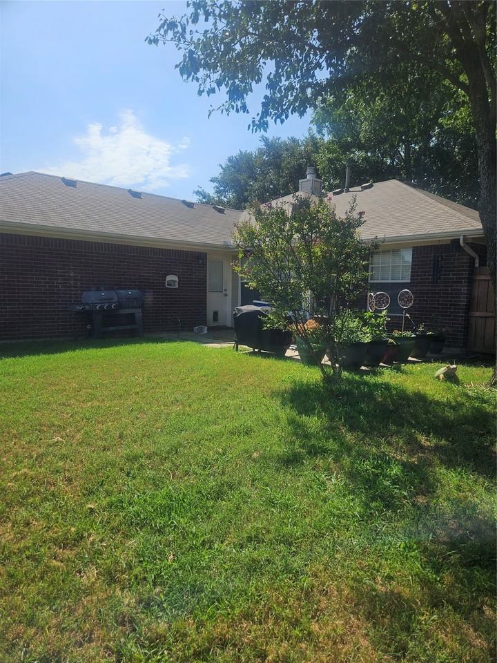 4522 Highlands Dr - Photo 3 of 19