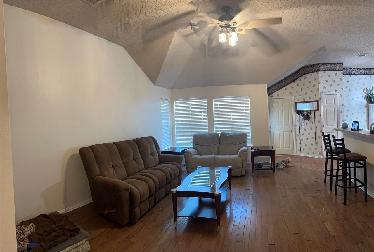 4522 Highlands Dr - Photo 4 of 19