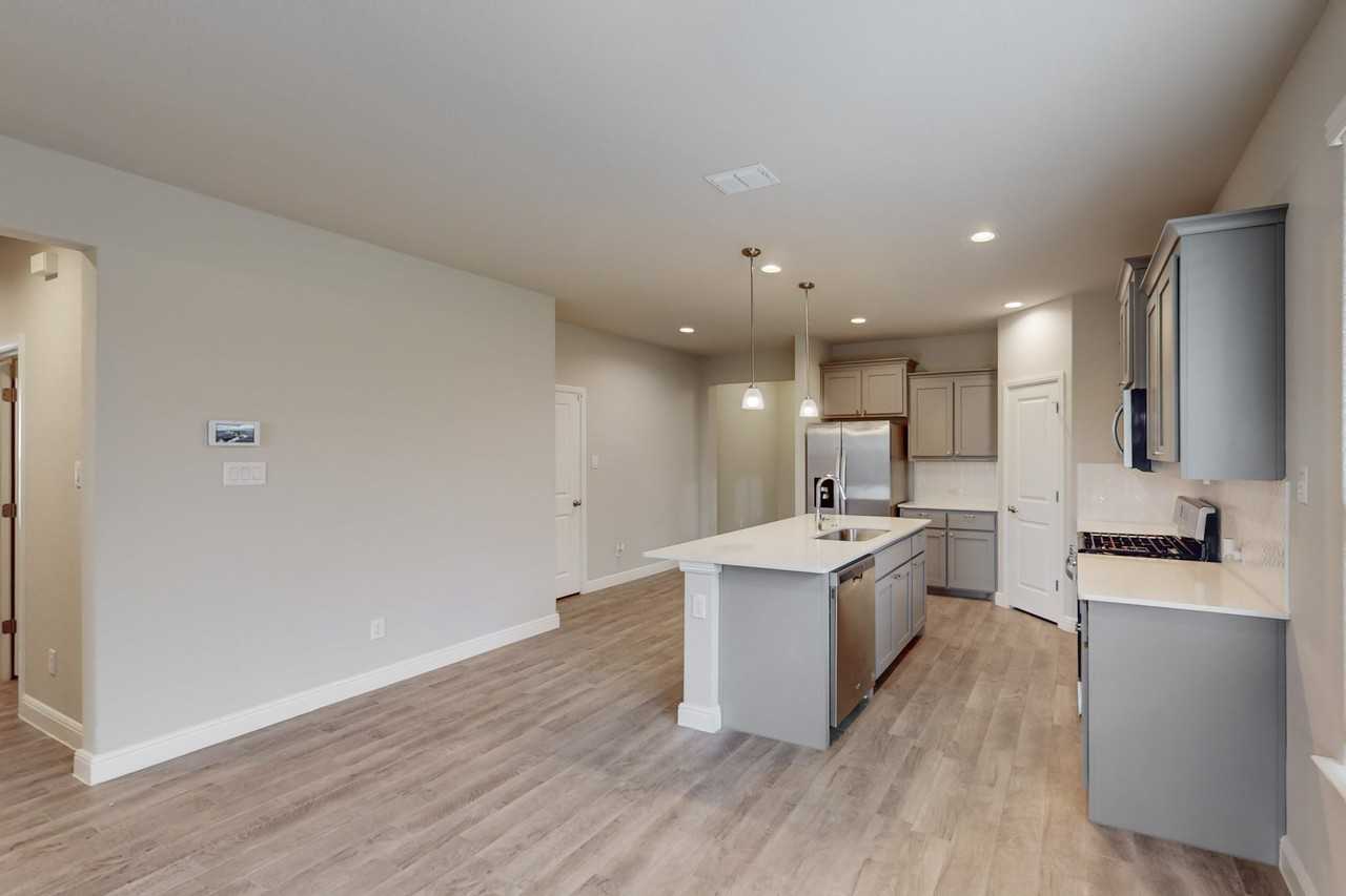436 Dunmore Dr - Photo 6 of 30