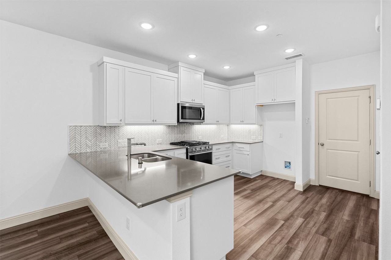 6140 Silverado Trl - Photo 5 of 17