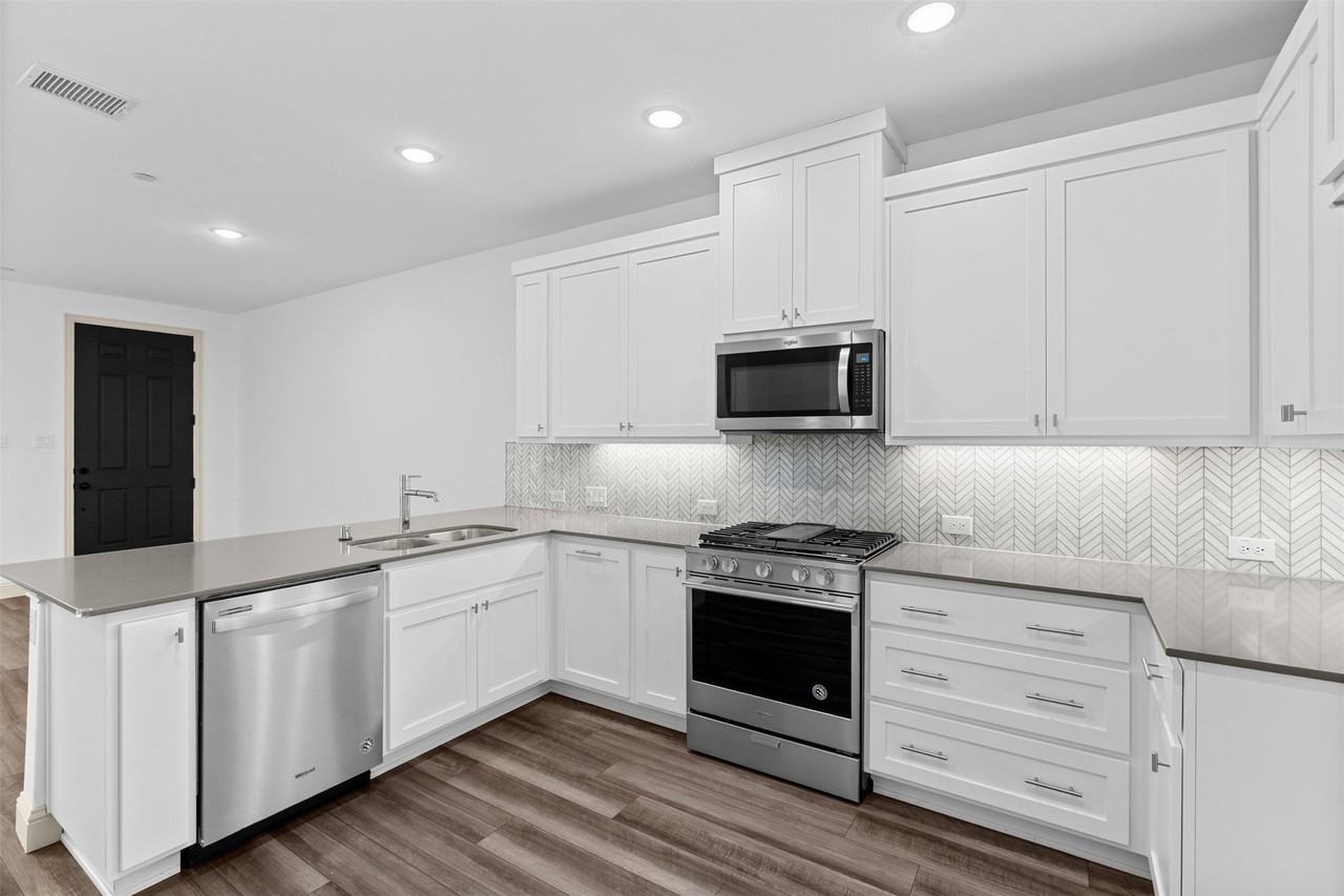 6140 Silverado Trl - Photo 6 of 17