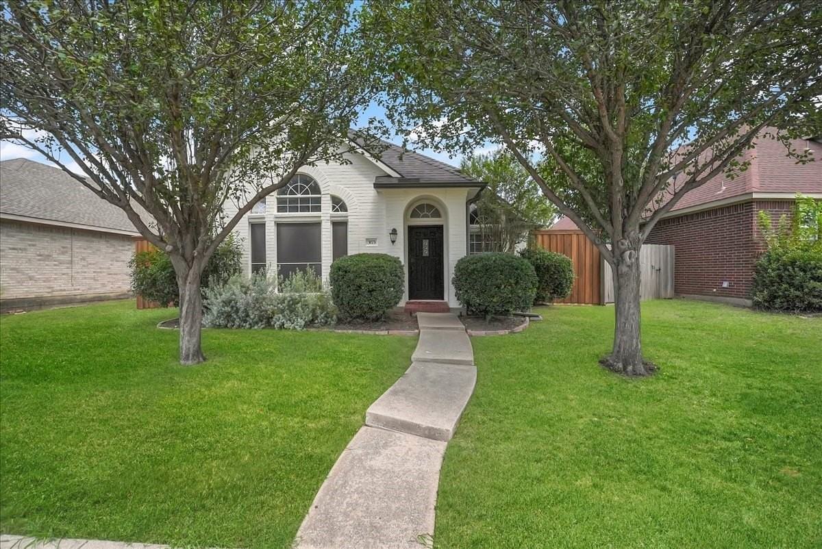 3173 Riverside Dr - Photo 2 of 31