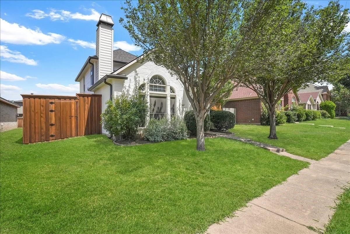 3173 Riverside Dr - Photo 3 of 31