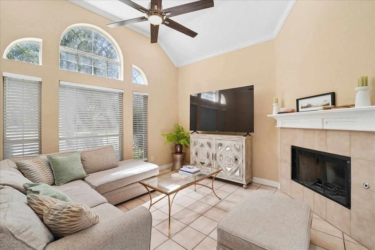 3173 Riverside Dr - Photo 6 of 31