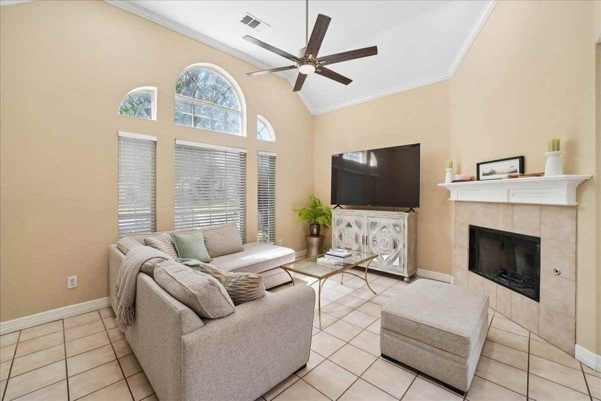 3173 Riverside Dr - Photo 7 of 31