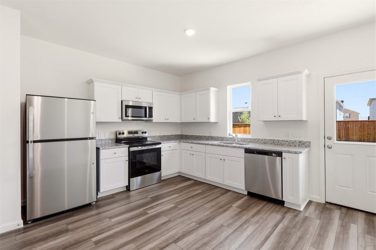 14126 Donahue St - Photo 3 of 16