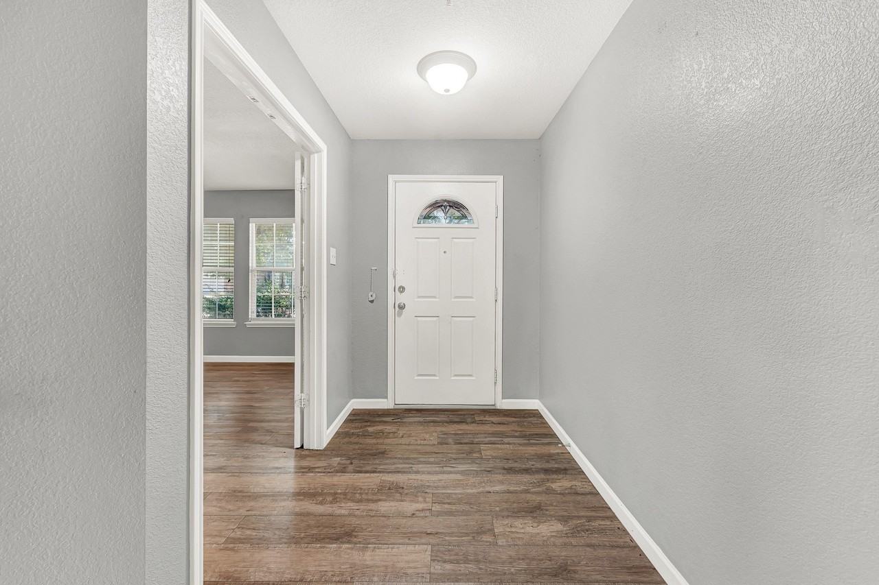 4613 Mountain Oak St - Photo 2 of 21