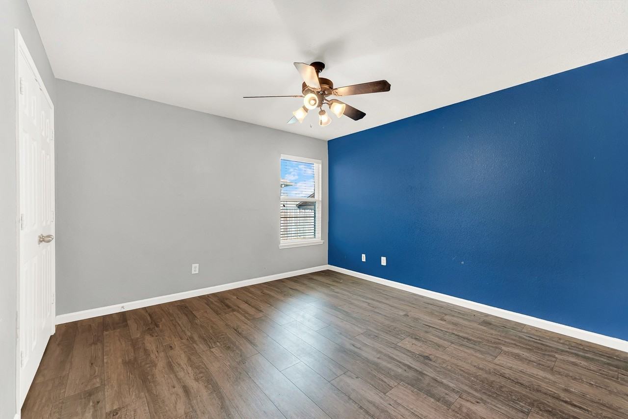 4613 Mountain Oak St - Photo 3 of 21