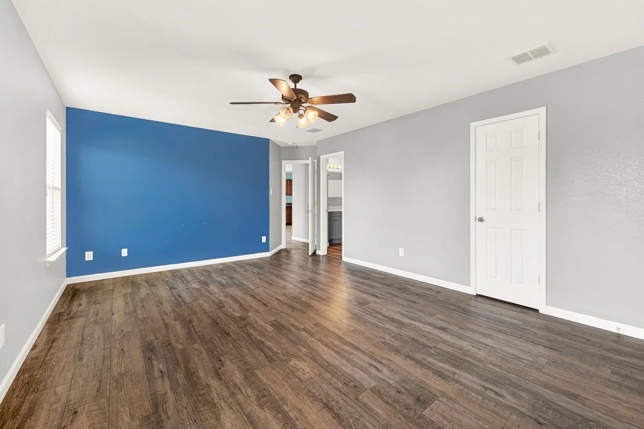 4613 Mountain Oak St - Photo 4 of 21