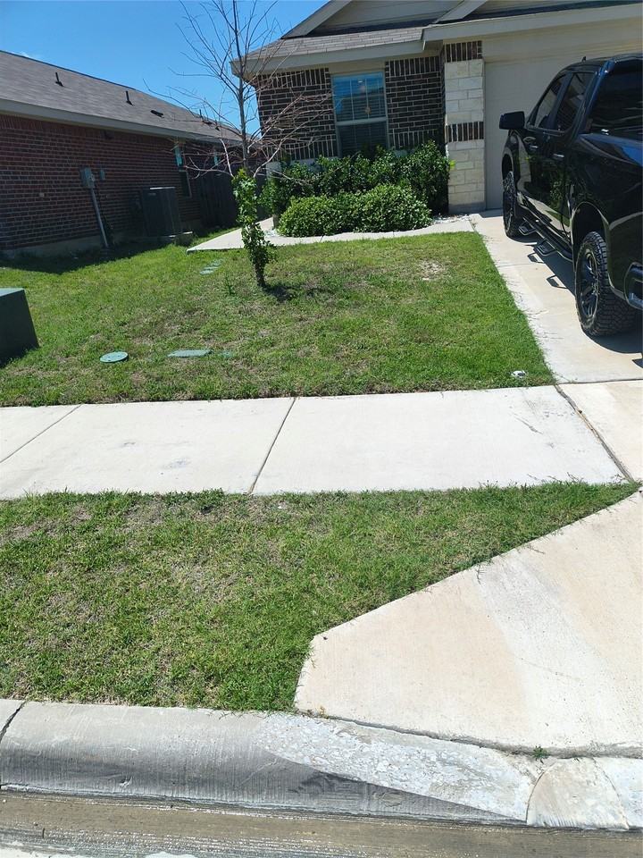 5829 Honey Creek St - Photo 2 of 7