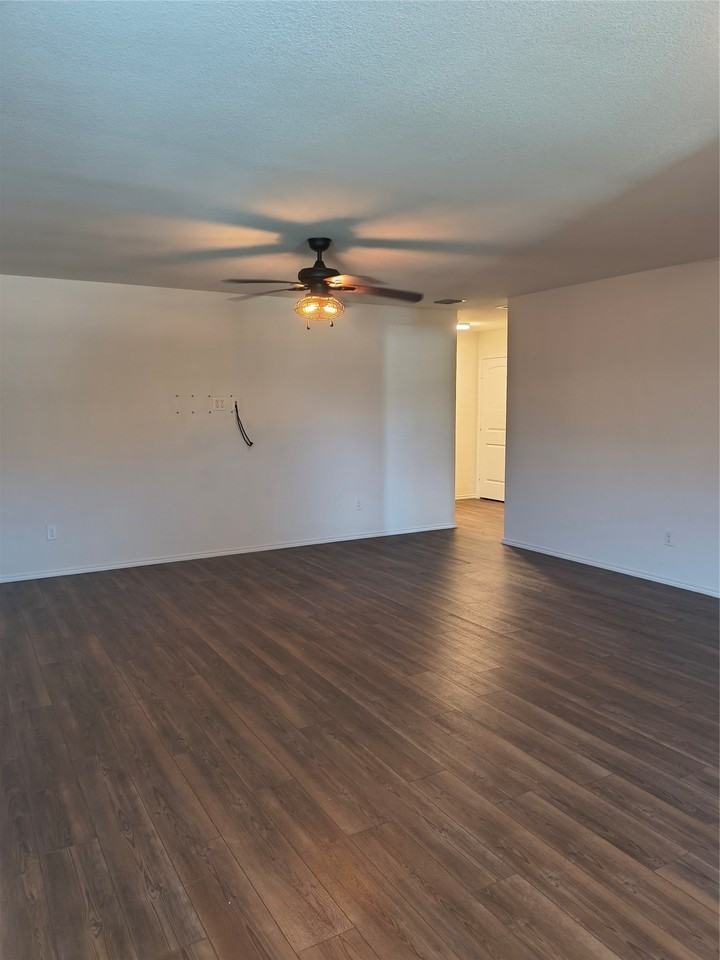 5829 Honey Creek St - Photo 3 of 7