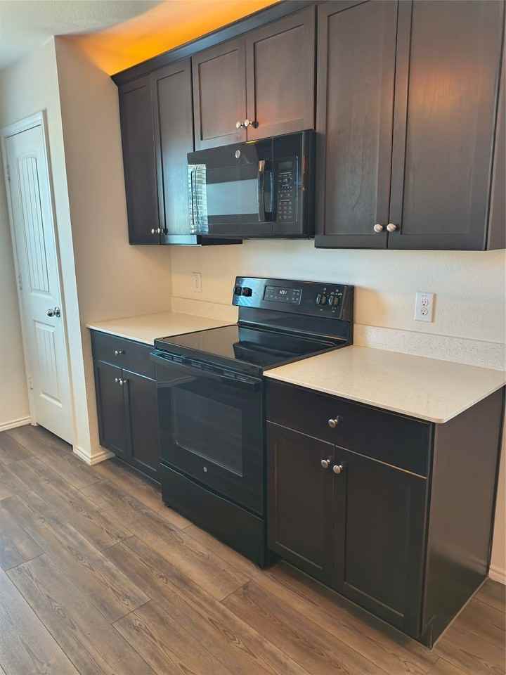 5829 Honey Creek St - Photo 4 of 7