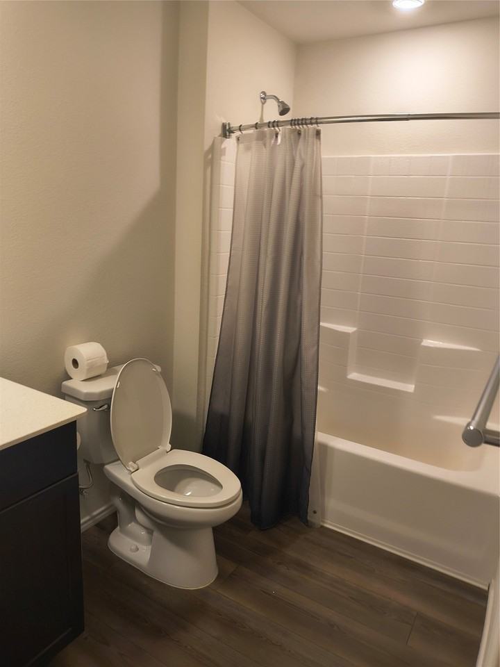 5829 Honey Creek St - Photo 5 of 7
