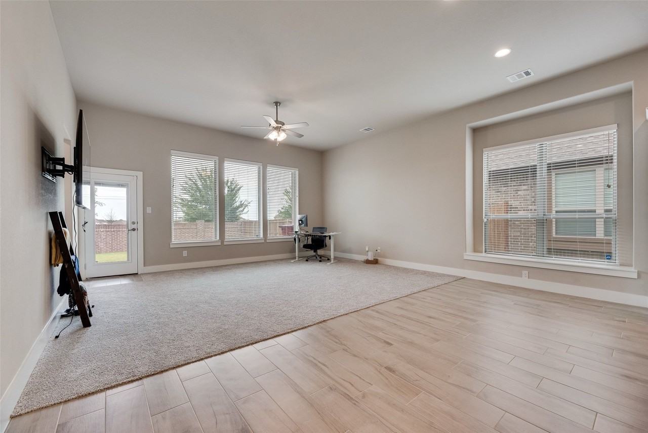 5016 Deberry Ln - Photo 3 of 20