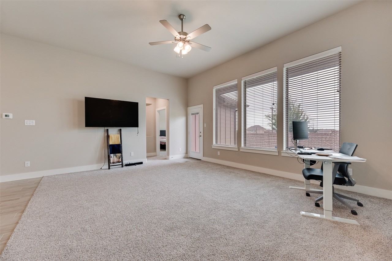 5016 Deberry Ln - Photo 6 of 20