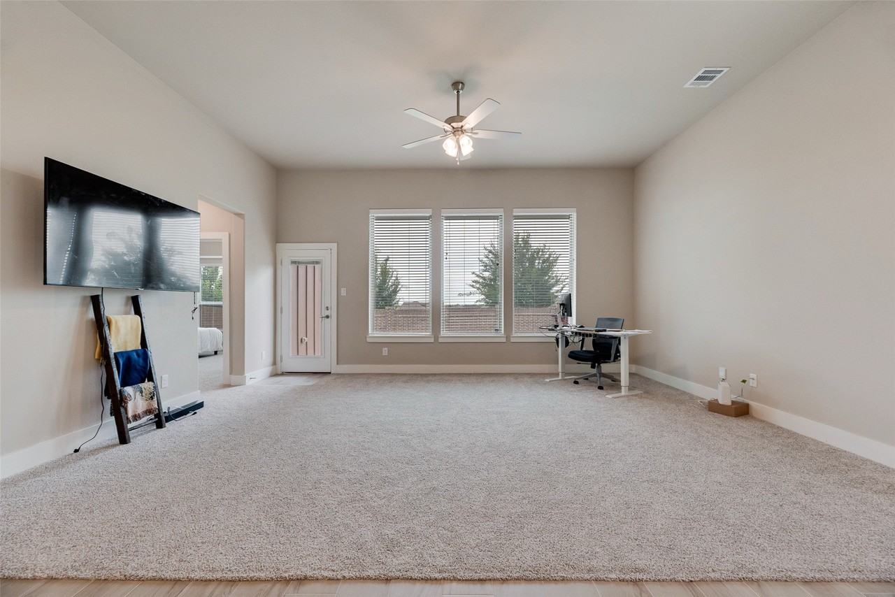 5016 Deberry Ln - Photo 7 of 20