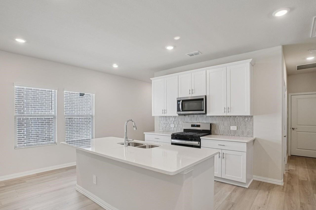 6001 Belchamp Dr - Photo 3 of 20