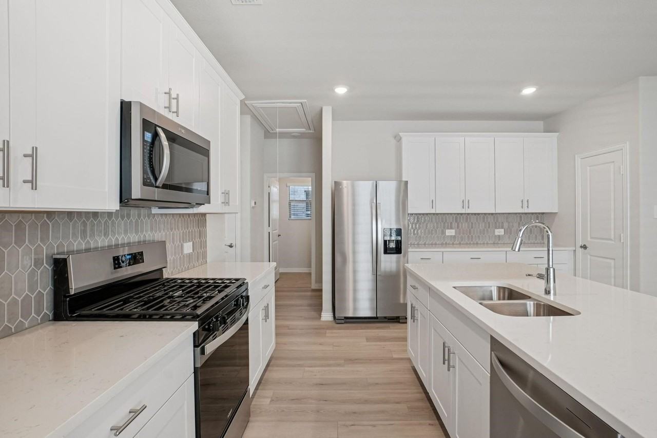 6001 Belchamp Dr - Photo 4 of 20