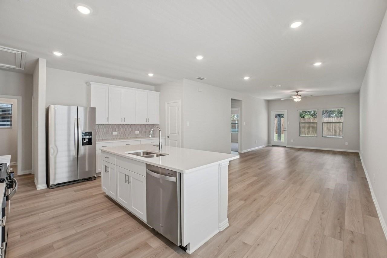 6001 Belchamp Dr - Photo 5 of 20