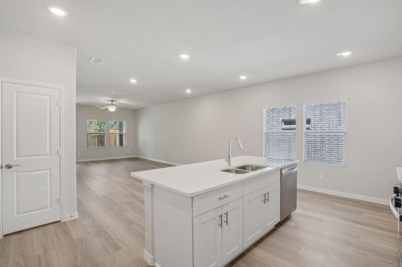 6001 Belchamp Dr - Photo 6 of 20