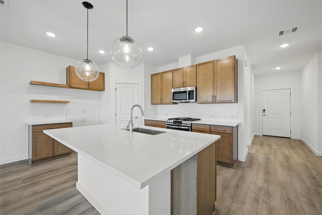 1413 Richardson St - Photo 7 of 30