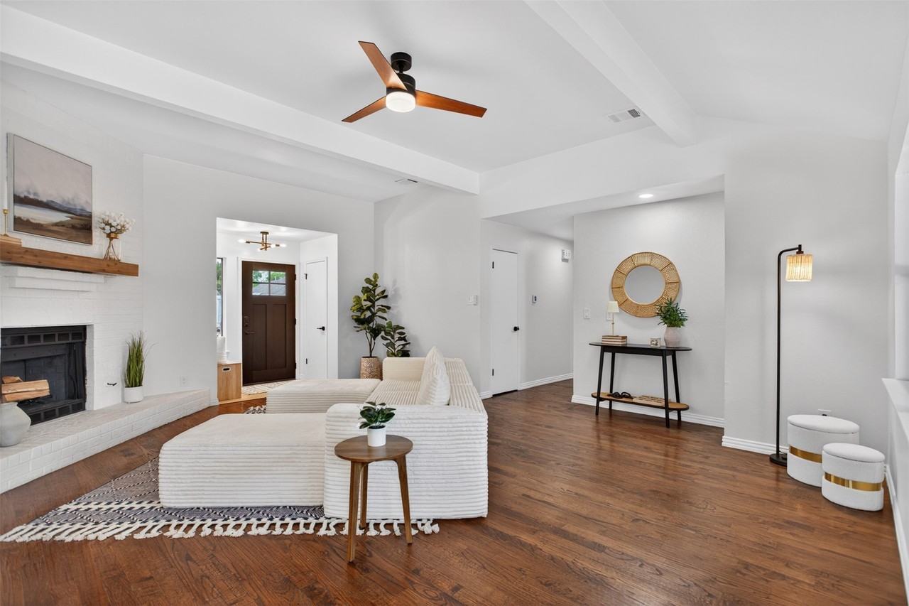 8206 Spinnaker Cv - Photo 3 of 30