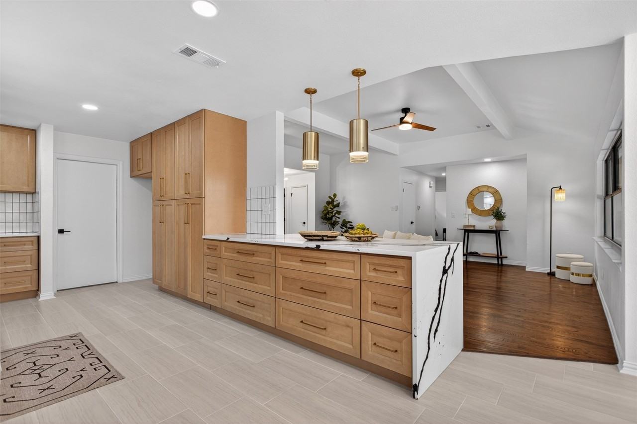 8206 Spinnaker Cv - Photo 6 of 30