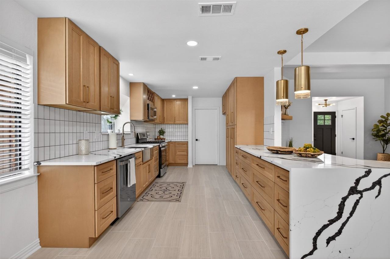 8206 Spinnaker Cv - Photo 7 of 30