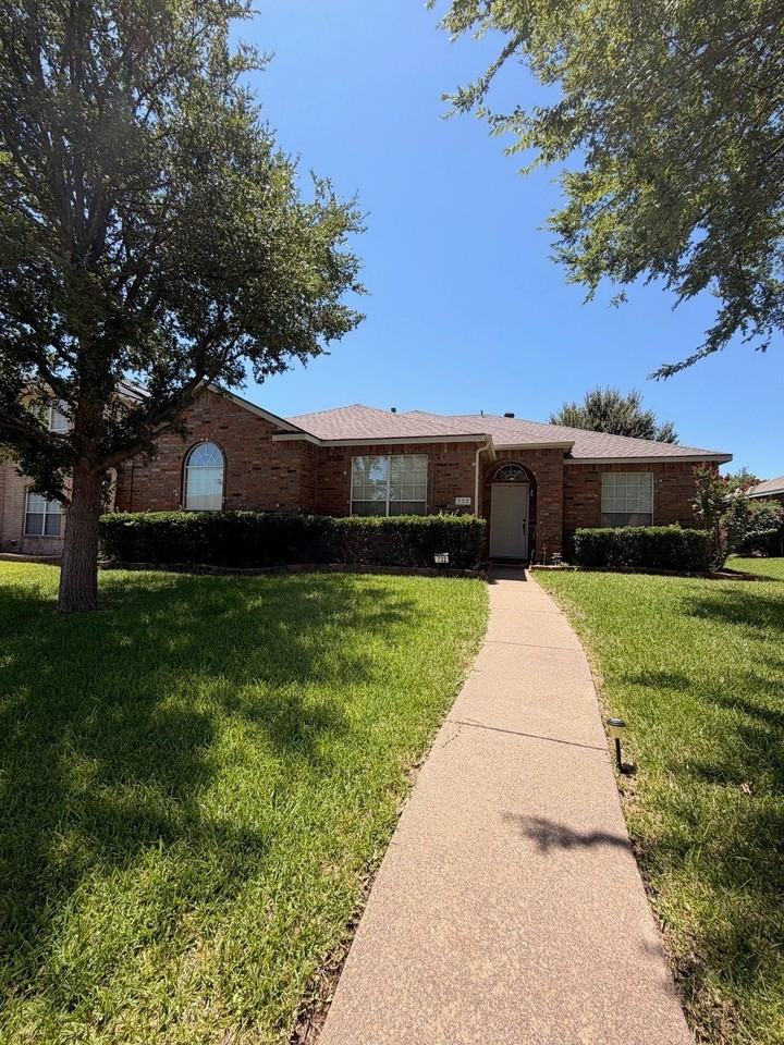 732 Dandelion Dr - Photo 2 of 11
