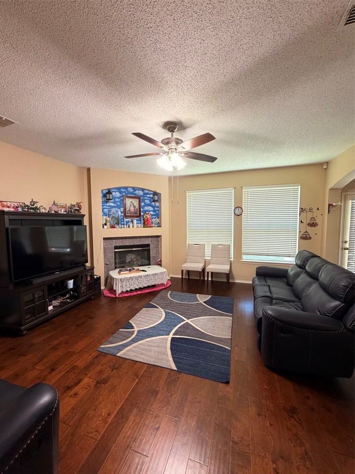 732 Dandelion Dr - Photo 3 of 11