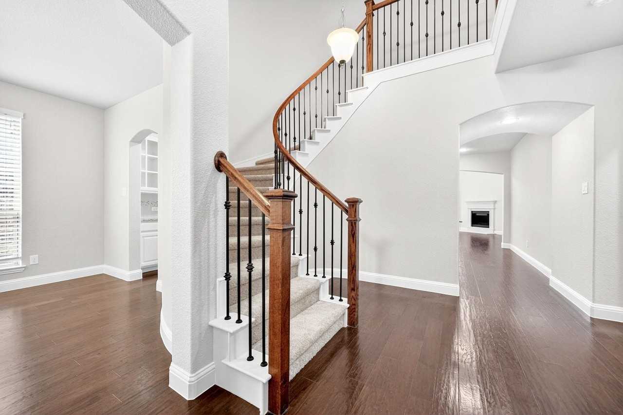 15608 Governors Island Way - Photo 5 of 39
