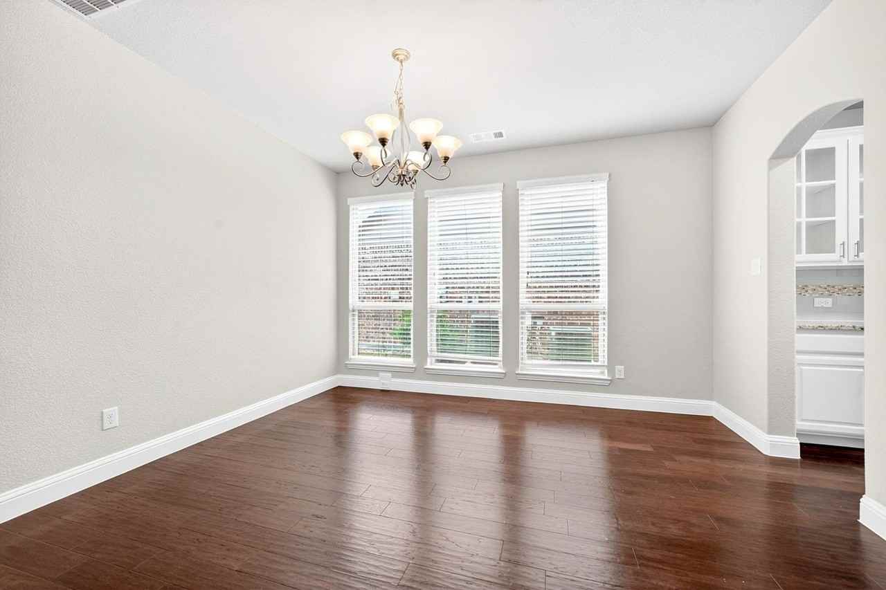 15608 Governors Island Way - Photo 6 of 39
